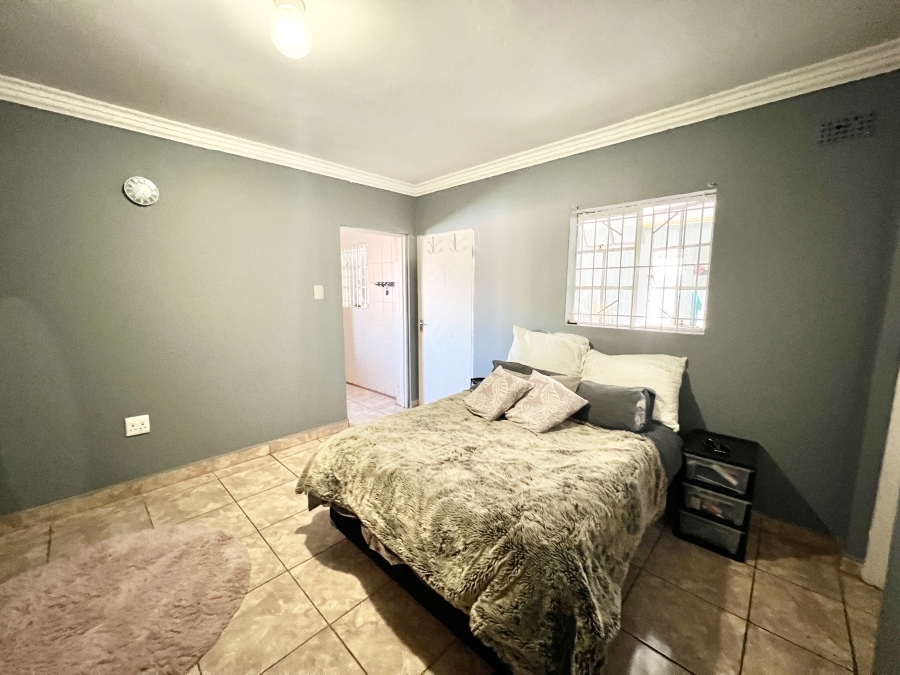 4 Bedroom Property for Sale in Cyrildene Gauteng
