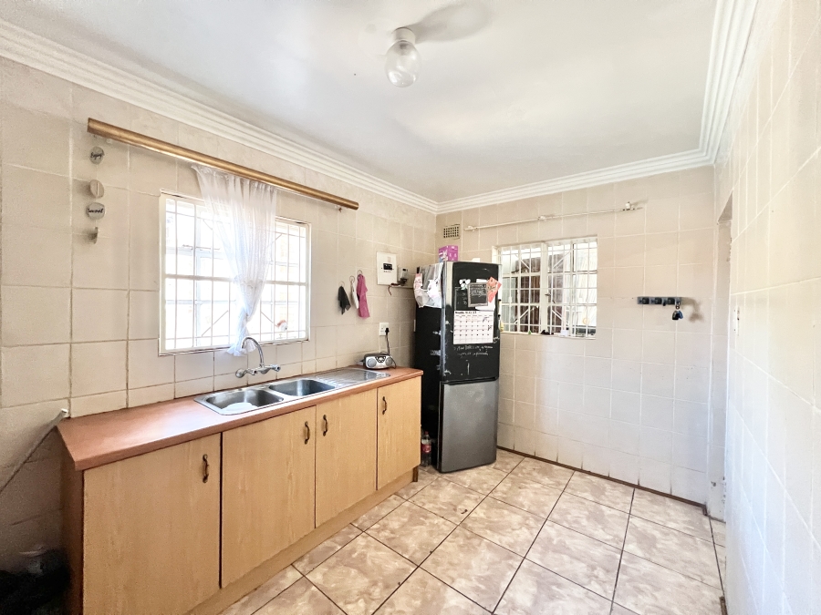 4 Bedroom Property for Sale in Cyrildene Gauteng