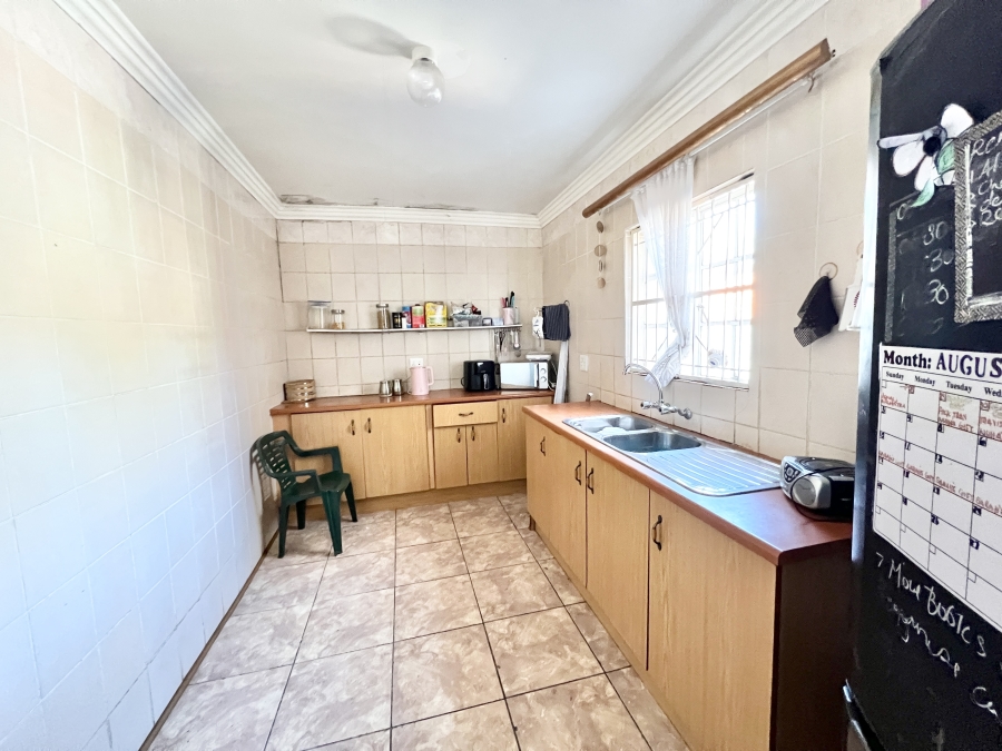 4 Bedroom Property for Sale in Cyrildene Gauteng