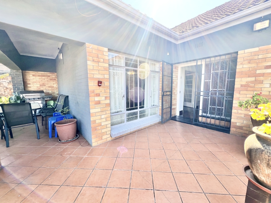 4 Bedroom Property for Sale in Cyrildene Gauteng