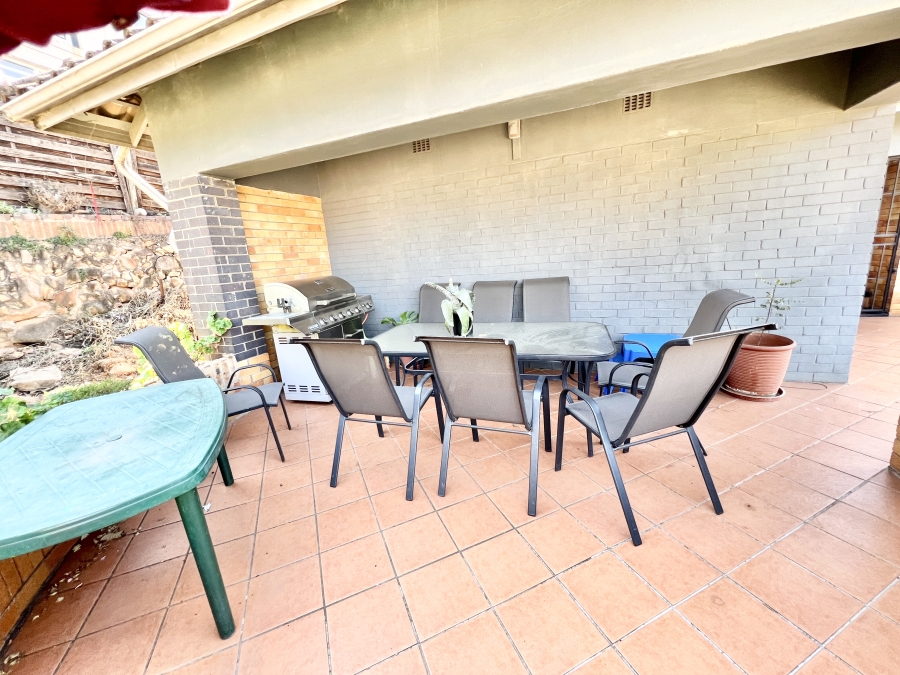 4 Bedroom Property for Sale in Cyrildene Gauteng