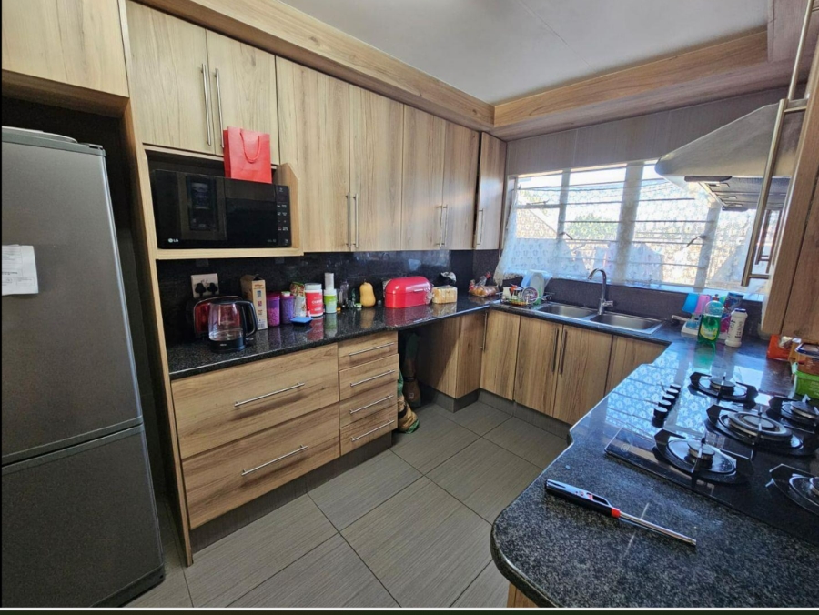 2 Bedroom Property for Sale in South Crest Gauteng