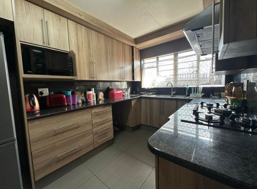 2 Bedroom Property for Sale in South Crest Gauteng