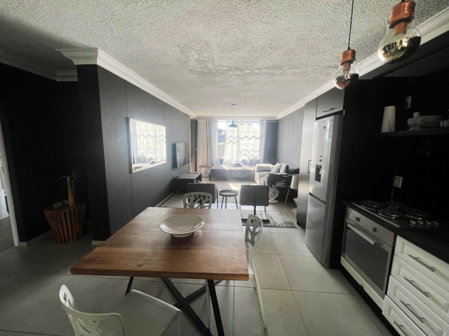 To Let 2 Bedroom Property for Rent in Sandhurst Gauteng