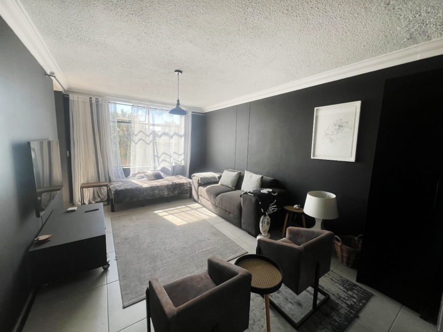 To Let 2 Bedroom Property for Rent in Sandhurst Gauteng