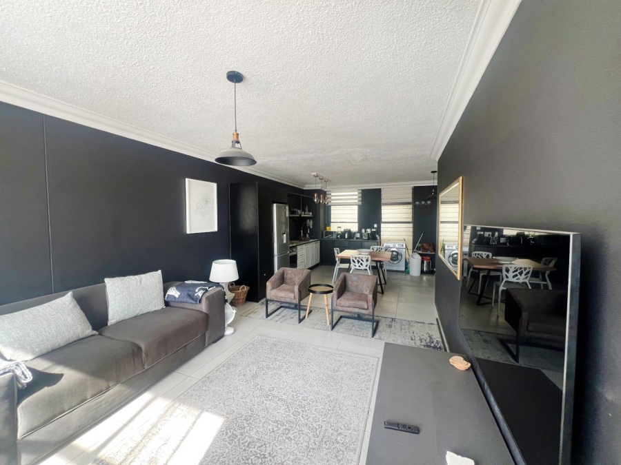 To Let 2 Bedroom Property for Rent in Sandhurst Gauteng
