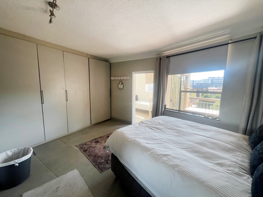 To Let 2 Bedroom Property for Rent in Sandhurst Gauteng