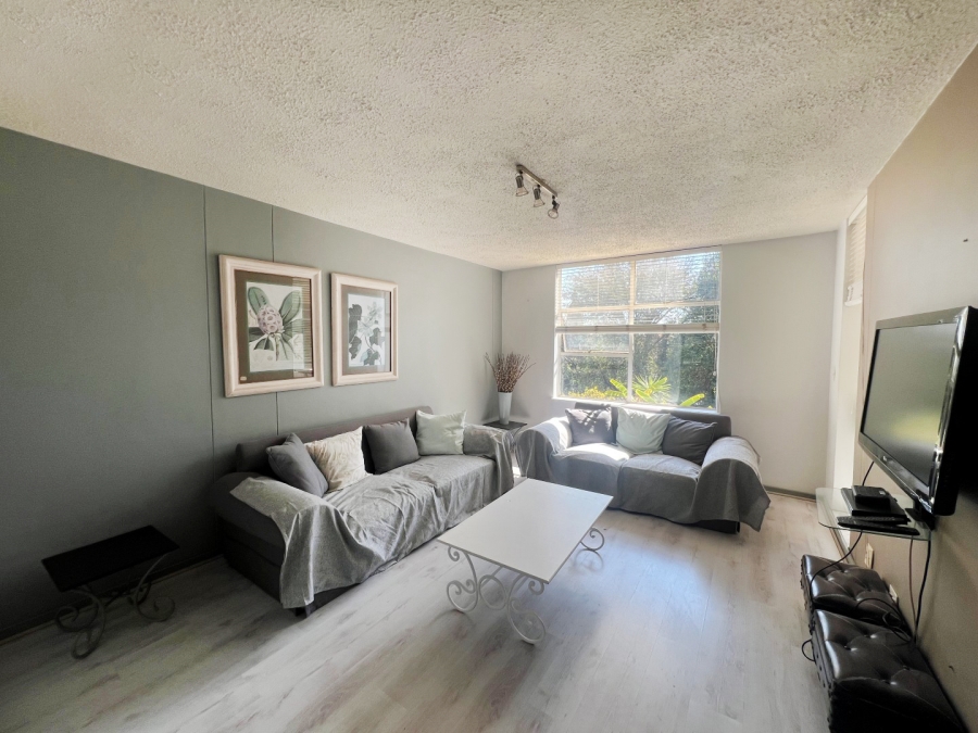 To Let 1 Bedroom Property for Rent in Sandhurst Gauteng