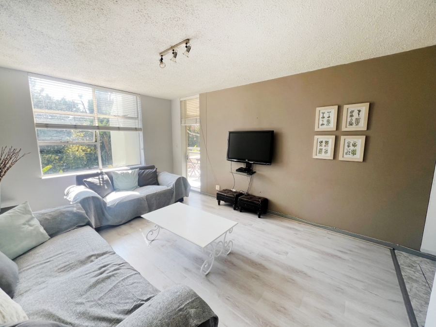 To Let 1 Bedroom Property for Rent in Sandhurst Gauteng