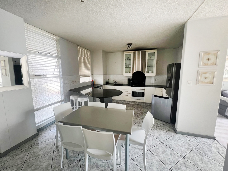 To Let 1 Bedroom Property for Rent in Sandhurst Gauteng