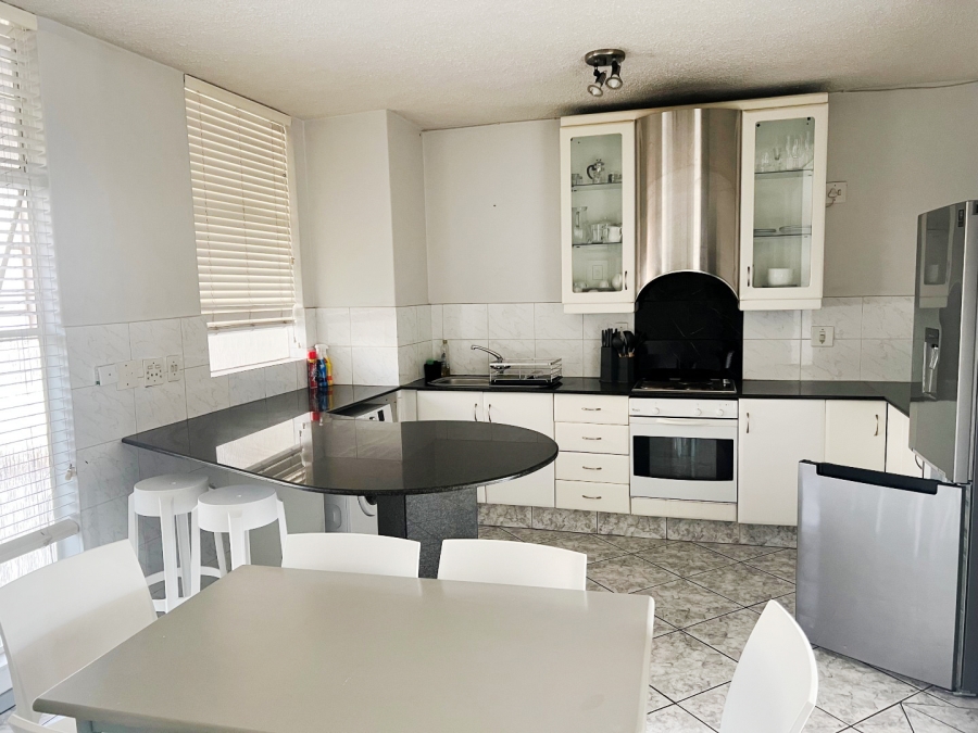 To Let 1 Bedroom Property for Rent in Sandhurst Gauteng