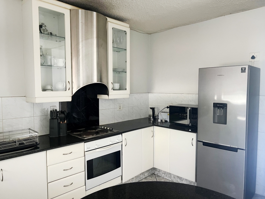 To Let 1 Bedroom Property for Rent in Sandhurst Gauteng