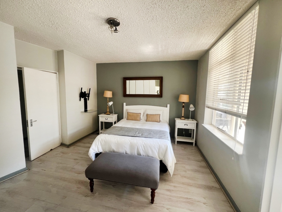 To Let 1 Bedroom Property for Rent in Sandhurst Gauteng