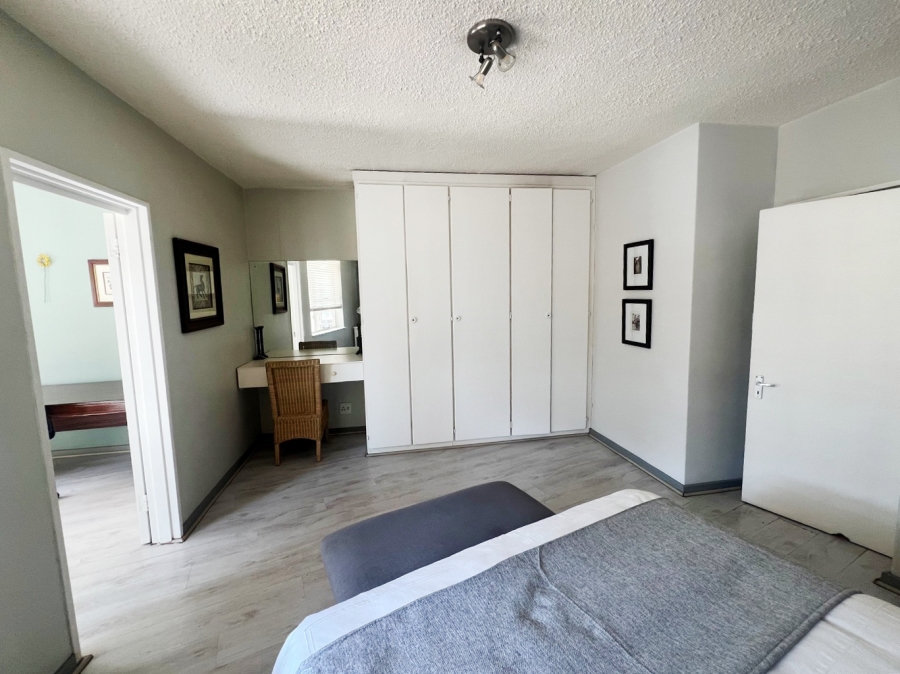 To Let 1 Bedroom Property for Rent in Sandhurst Gauteng