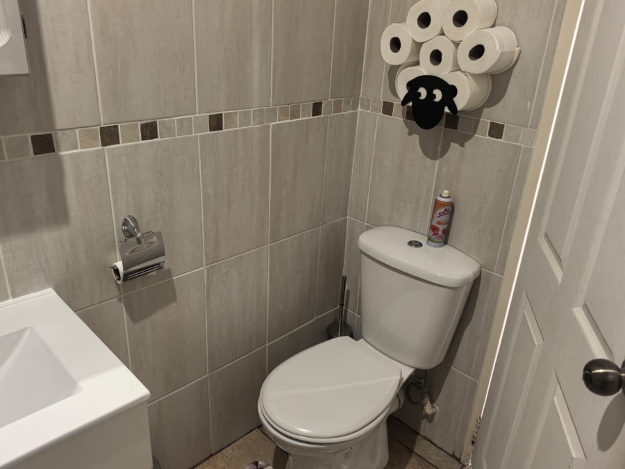 4 Bedroom Property for Sale in Witpoortjie Gauteng