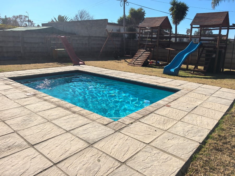 4 Bedroom Property for Sale in Witpoortjie Gauteng