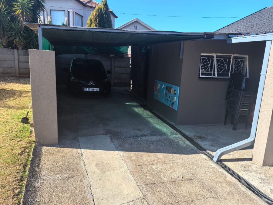 4 Bedroom Property for Sale in Witpoortjie Gauteng