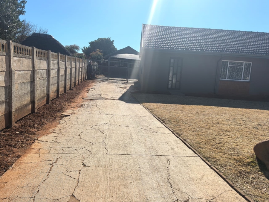 4 Bedroom Property for Sale in Witpoortjie Gauteng