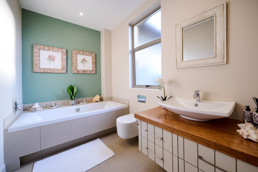 4 Bedroom Property for Sale in Waterfall Country Estate Gauteng