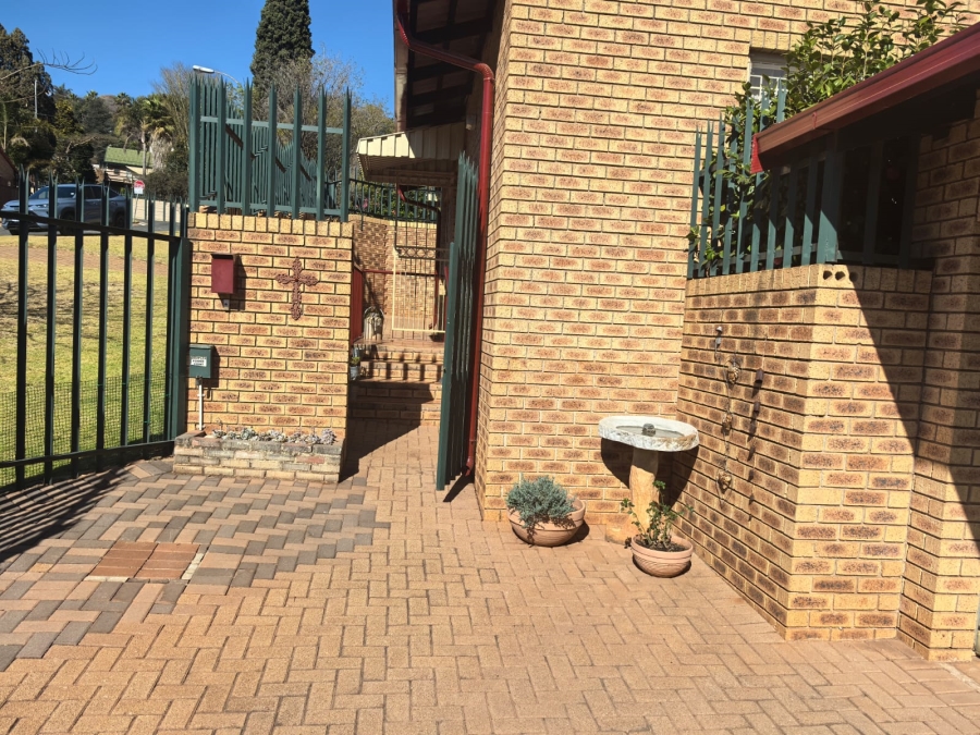 3 Bedroom Property for Sale in Roodekrans Gauteng