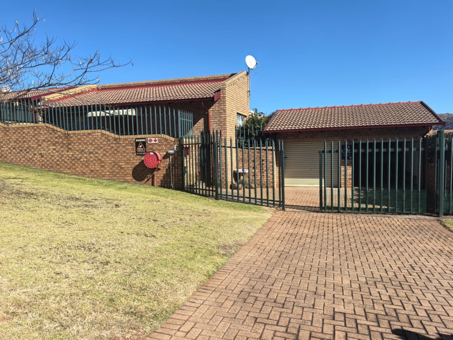 3 Bedroom Property for Sale in Roodekrans Gauteng