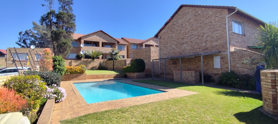 To Let 2 Bedroom Property for Rent in Sundowner Gauteng