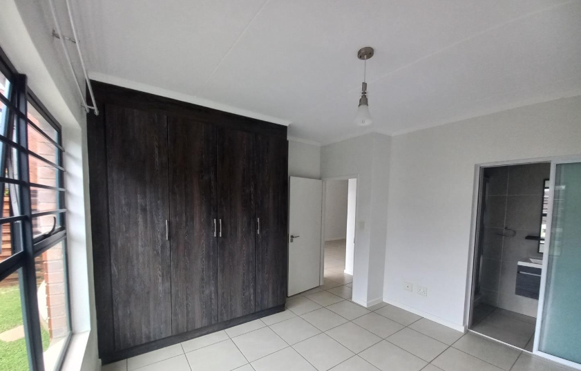To Let 3 Bedroom Property for Rent in Olivedale Gauteng