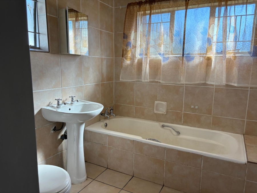 To Let 3 Bedroom Property for Rent in Kilner Park Gauteng