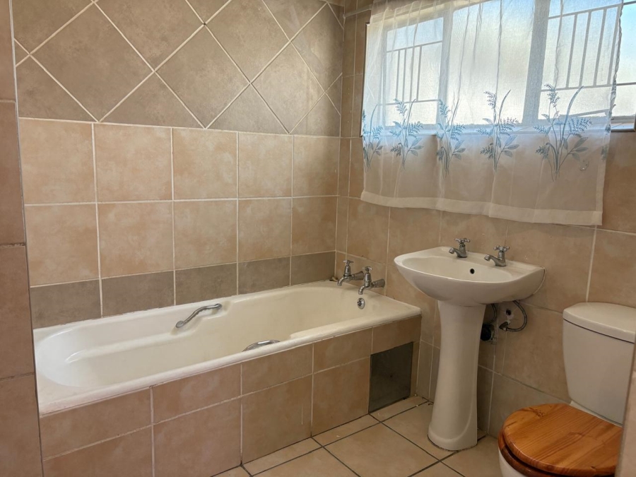 To Let 3 Bedroom Property for Rent in Kilner Park Gauteng