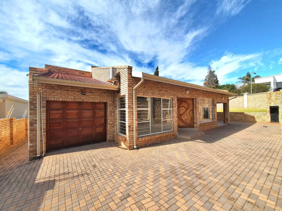 4 Bedroom Property for Sale in Noordheuwel Gauteng