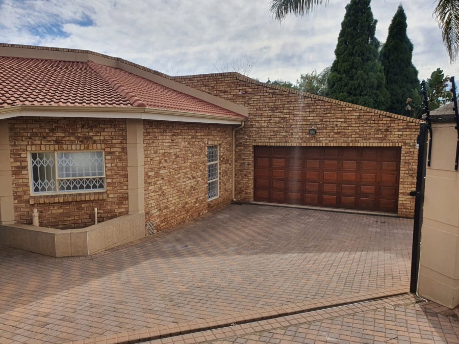 4 Bedroom Property for Sale in Noordheuwel Gauteng