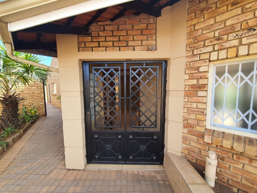 4 Bedroom Property for Sale in Noordheuwel Gauteng