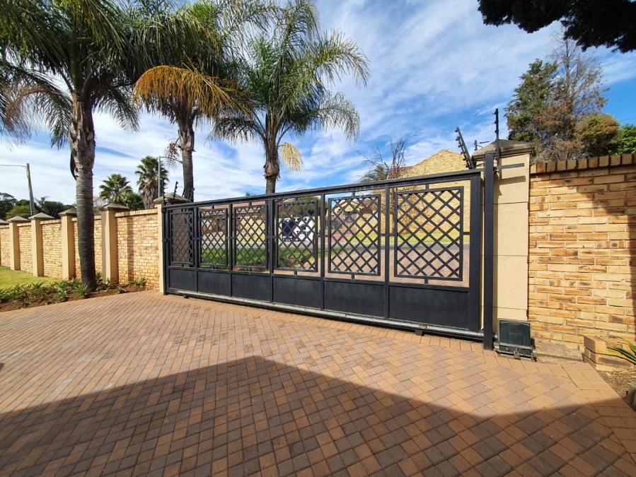 4 Bedroom Property for Sale in Noordheuwel Gauteng