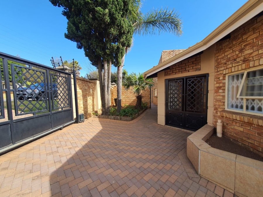 4 Bedroom Property for Sale in Noordheuwel Gauteng