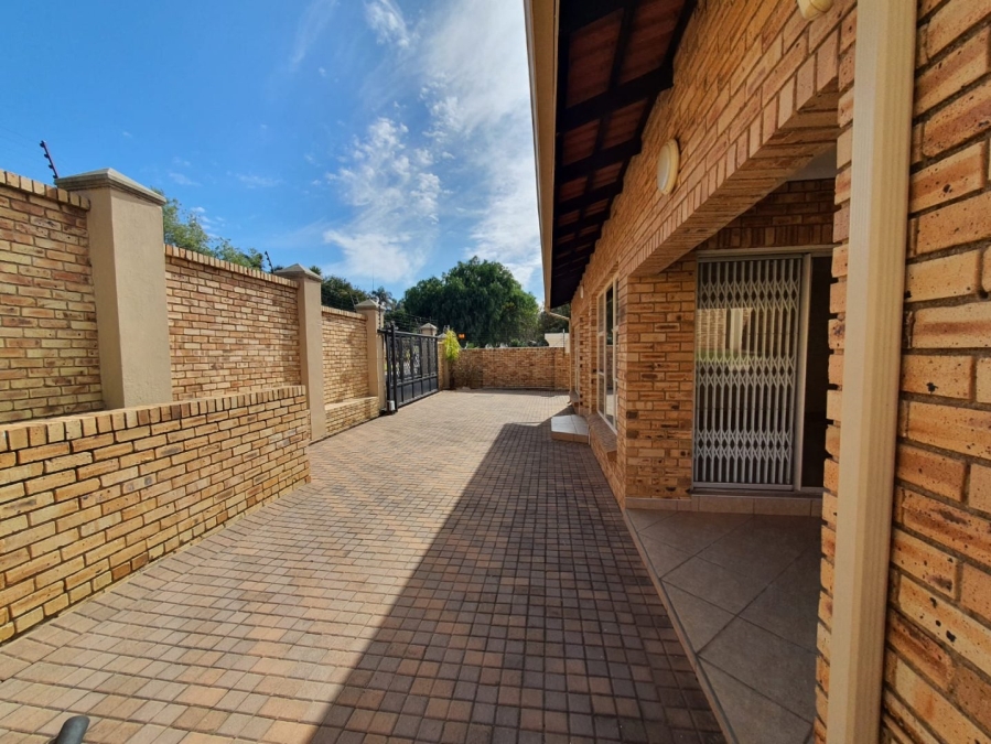 4 Bedroom Property for Sale in Noordheuwel Gauteng