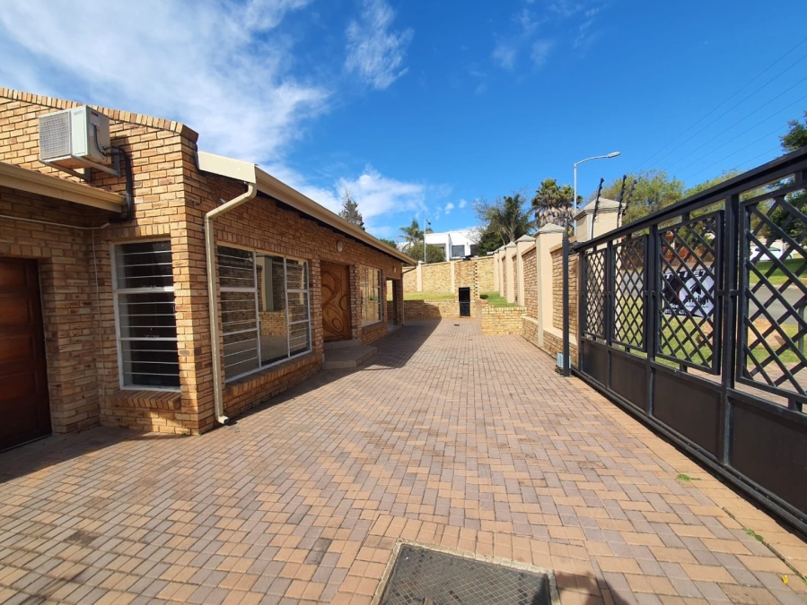 4 Bedroom Property for Sale in Noordheuwel Gauteng