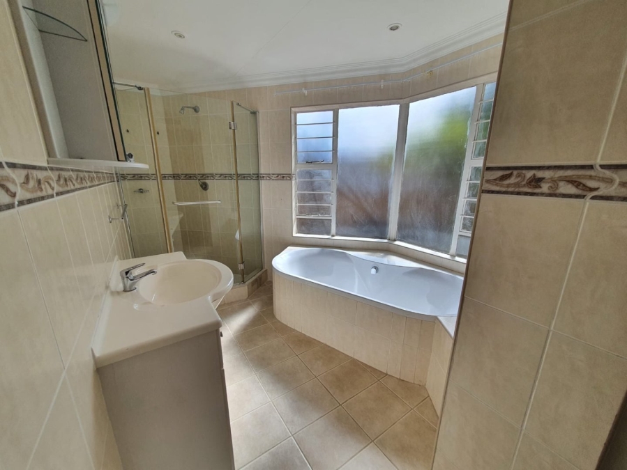 4 Bedroom Property for Sale in Noordheuwel Gauteng