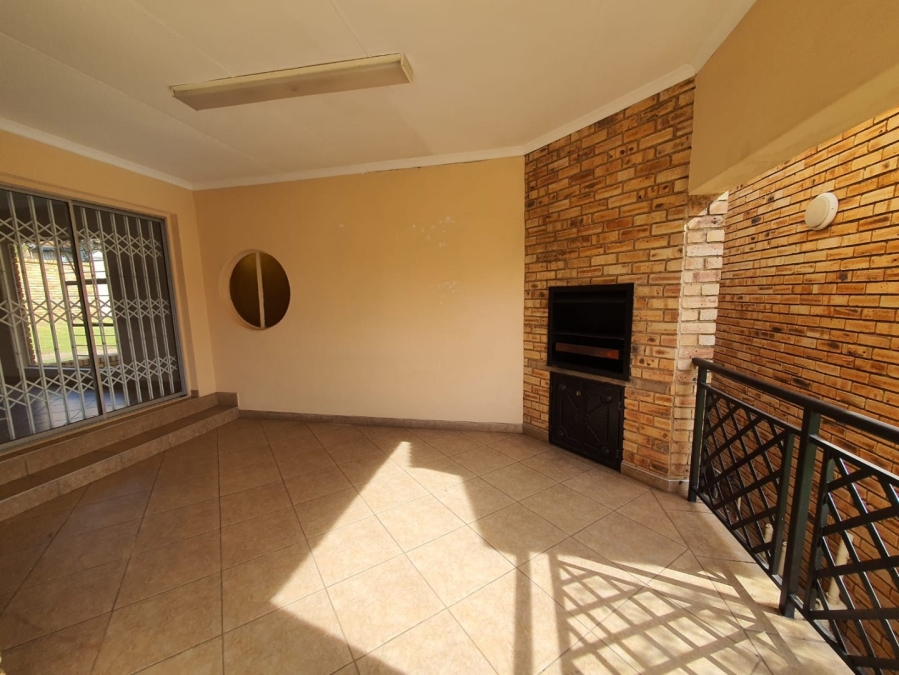 4 Bedroom Property for Sale in Noordheuwel Gauteng