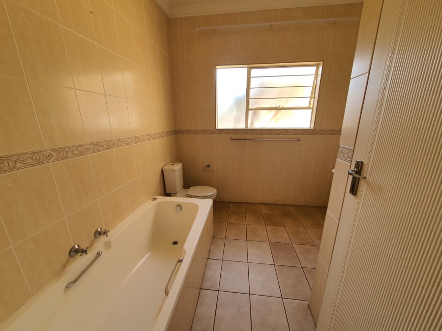 4 Bedroom Property for Sale in Noordheuwel Gauteng