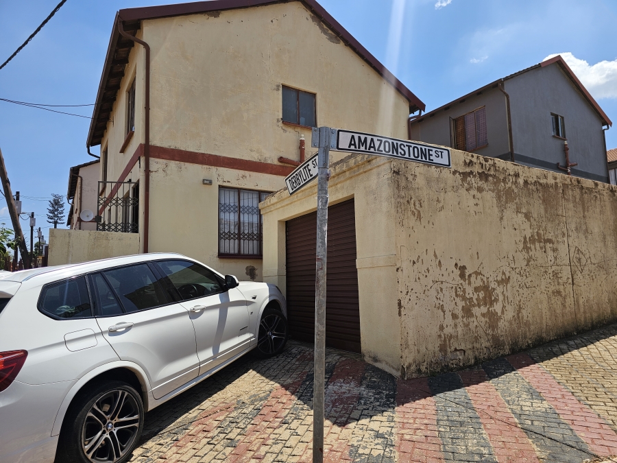 2 Bedroom Property for Sale in Lotus Gardens Gauteng