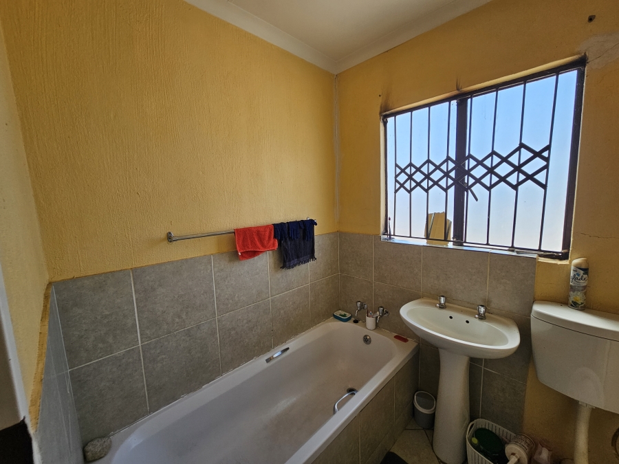 2 Bedroom Property for Sale in Lotus Gardens Gauteng