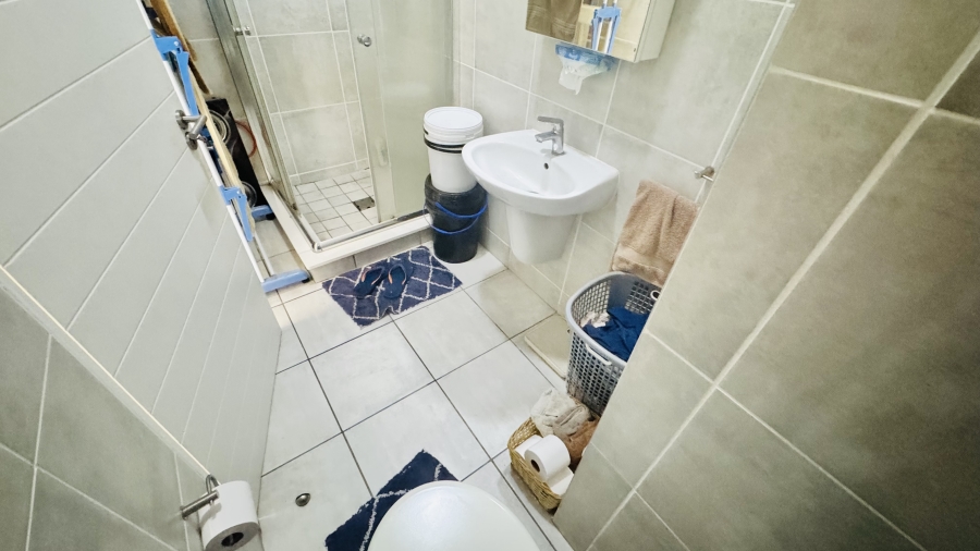 To Let 1 Bedroom Property for Rent in Linbro Park Gauteng