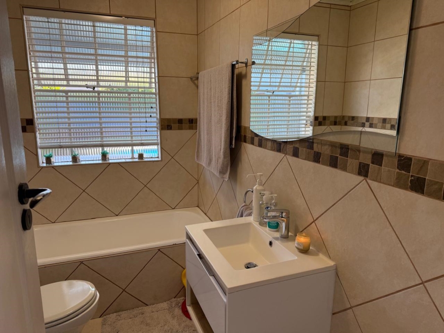 3 Bedroom Property for Sale in Brackenhurst Gauteng