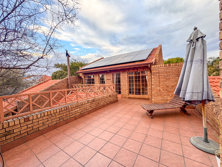 To Let 2 Bedroom Property for Rent in Silver Lakes Golf Estate Gauteng