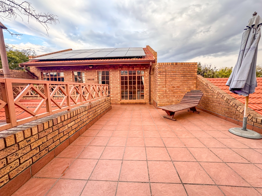 To Let 2 Bedroom Property for Rent in Silver Lakes Golf Estate Gauteng