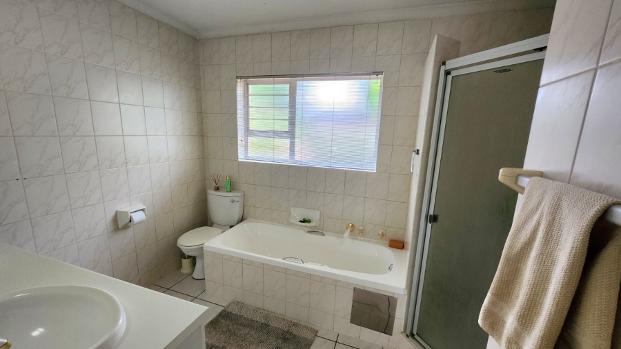 3 Bedroom Property for Sale in Eldoraigne Gauteng