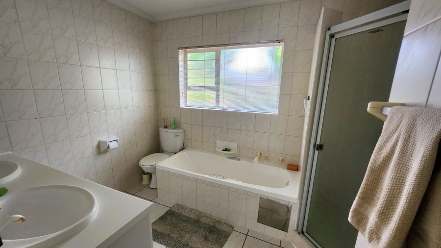3 Bedroom Property for Sale in Eldoraigne Gauteng
