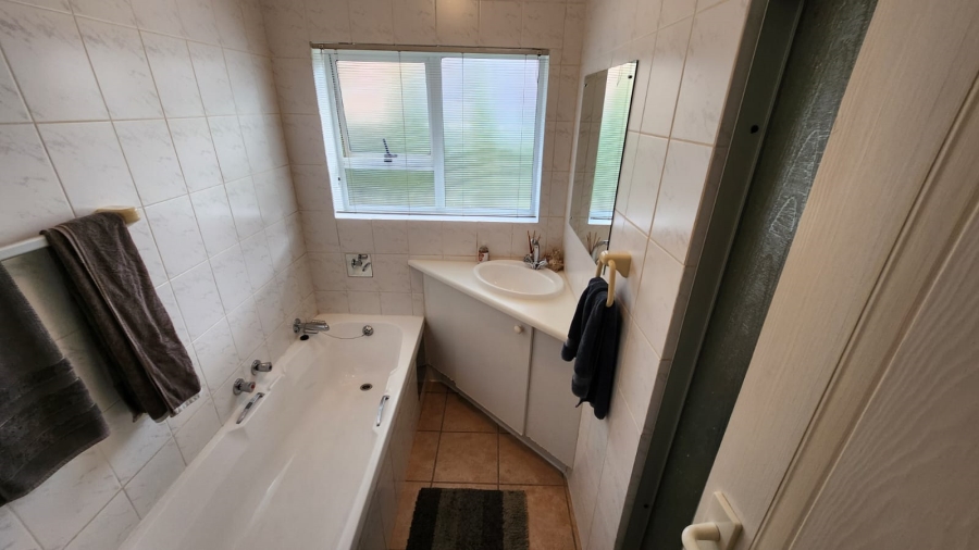3 Bedroom Property for Sale in Eldoraigne Gauteng