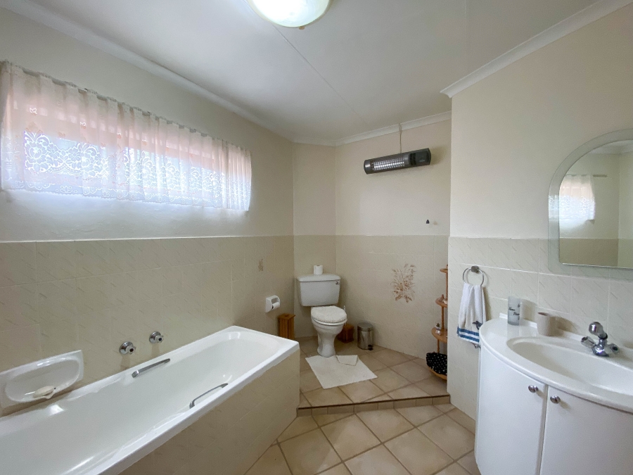 15 Bedroom Property for Sale in Zwavelpoort Gauteng