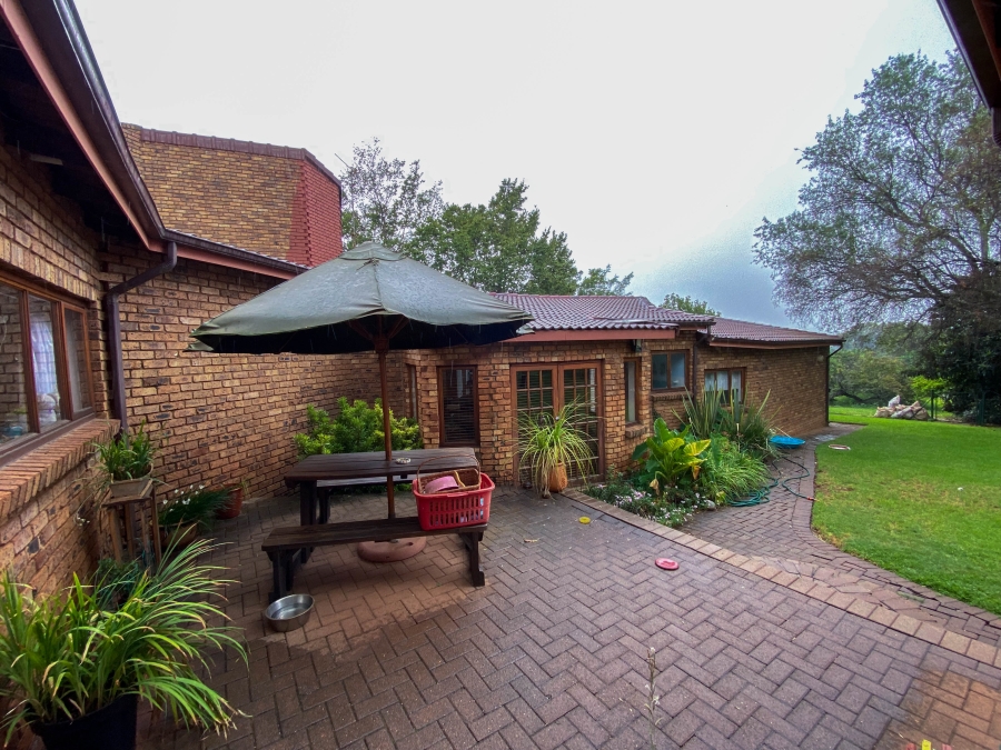 15 Bedroom Property for Sale in Zwavelpoort Gauteng